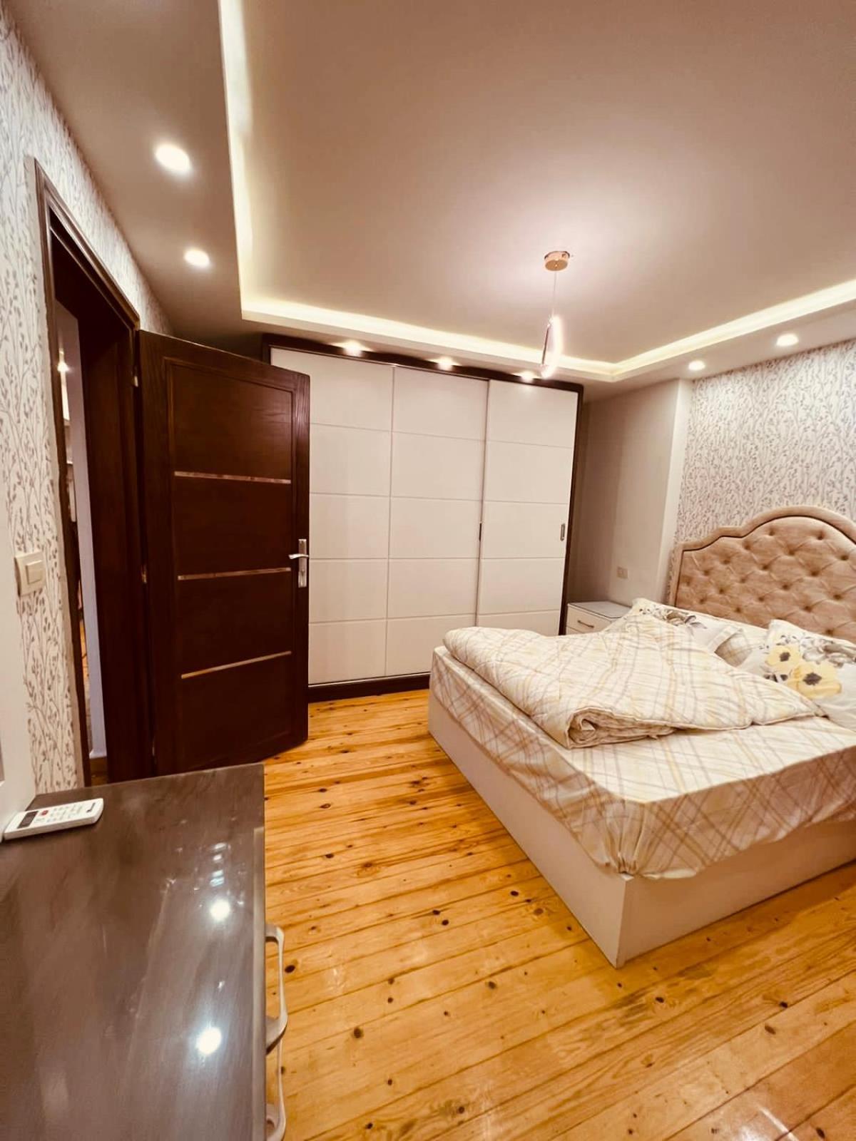 شقه فاخرة بإطلالة بانورامية مفروشة للإيجار في شارع لبنان المهندسين Apartment *