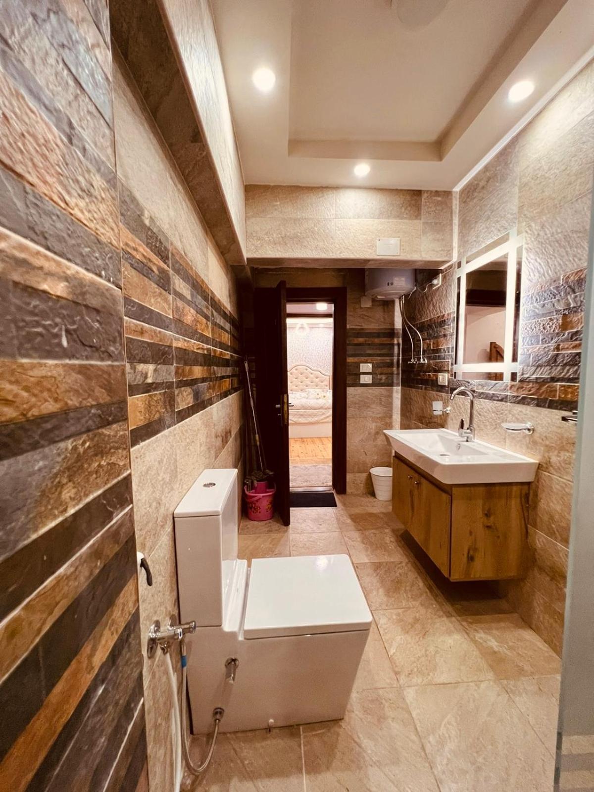 Apartment شقه فاخرة بإطلالة بانورامية مفروشة للإيجار في شارع لبنان المهندسين Cairo