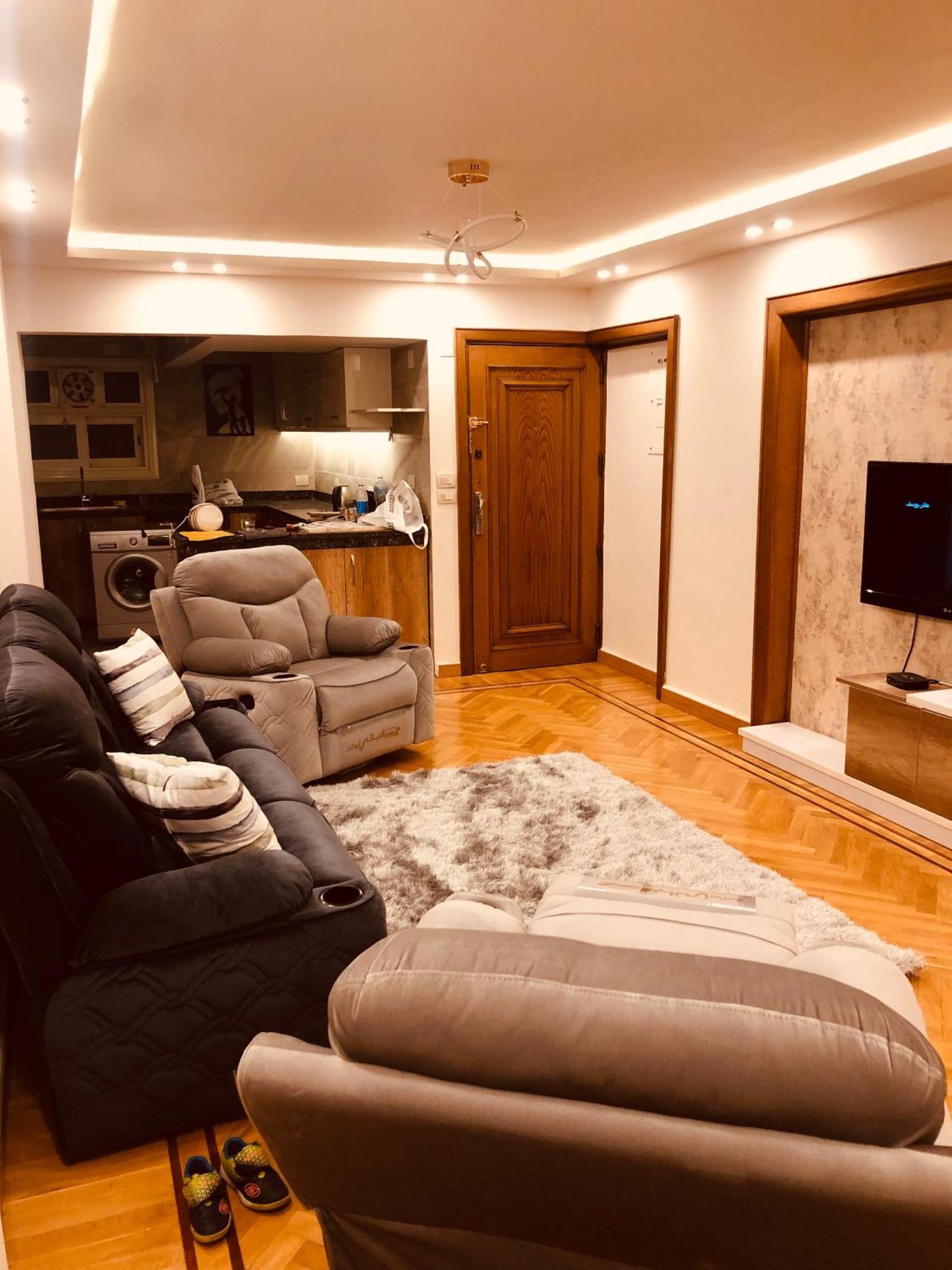 Apartment شقه فاخرة بإطلالة بانورامية مفروشة للإيجار في شارع لبنان المهندسين *