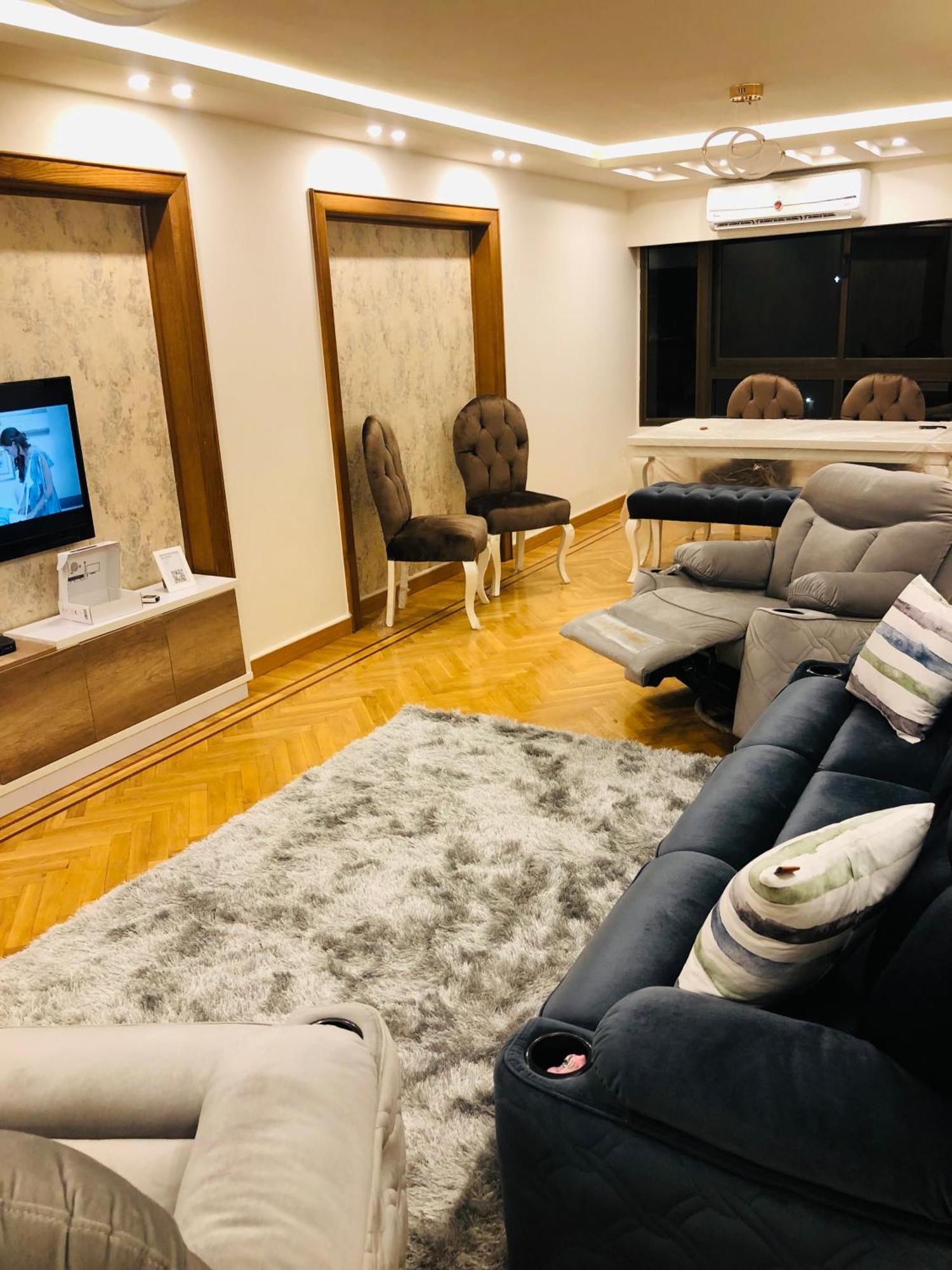 Apartment شقه فاخرة بإطلالة بانورامية مفروشة للإيجار في شارع لبنان المهندسين