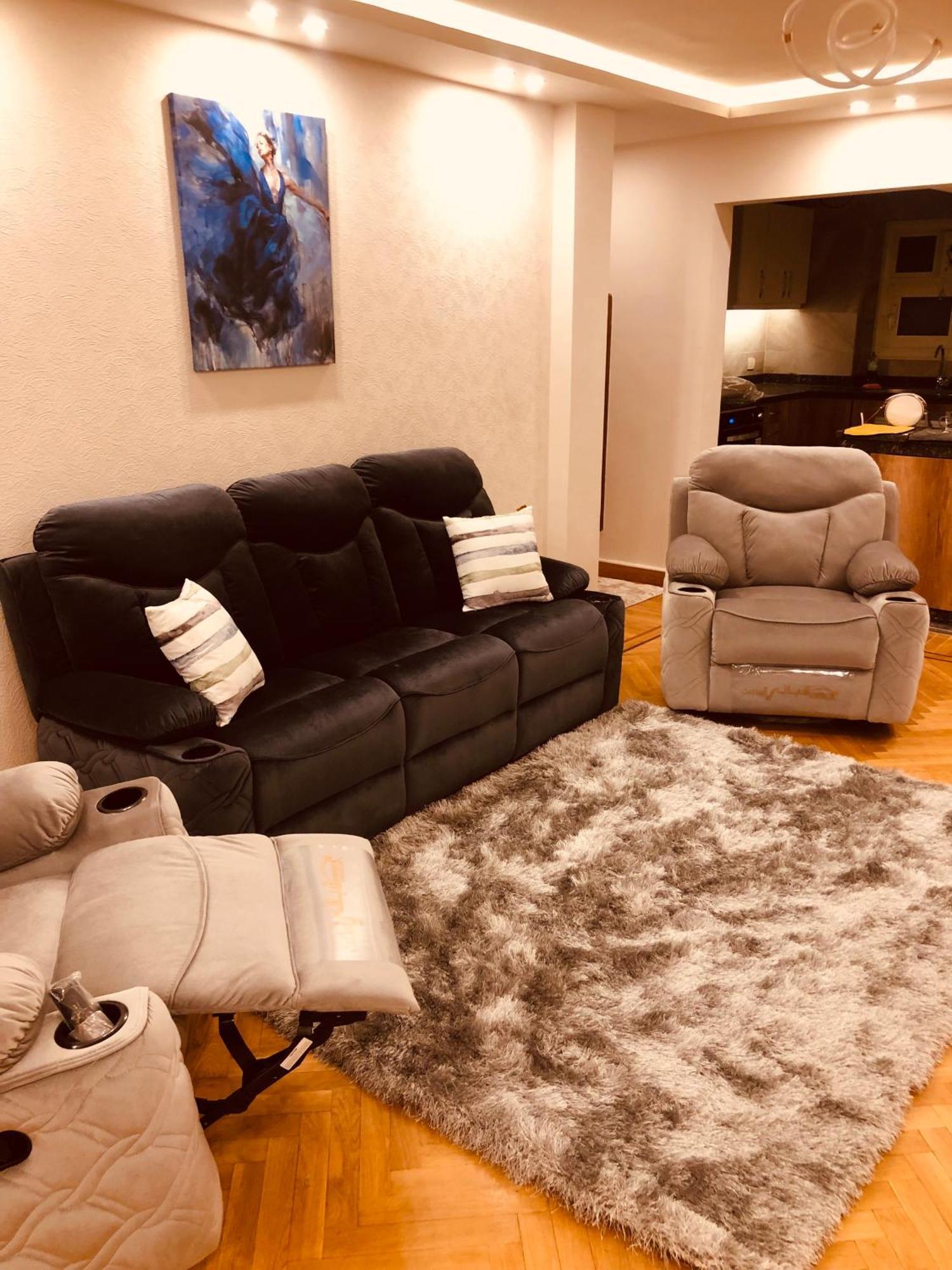 شقه فاخرة بإطلالة بانورامية مفروشة للإيجار في شارع لبنان المهندسين Apartment Cairo