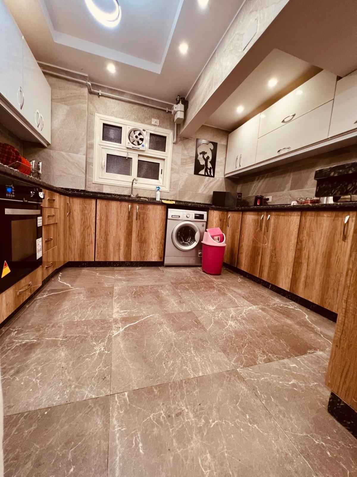 Appartement شقه فاخرة بإطلالة بانورامية مفروشة للإيجار في شارع لبنان المهندسين
