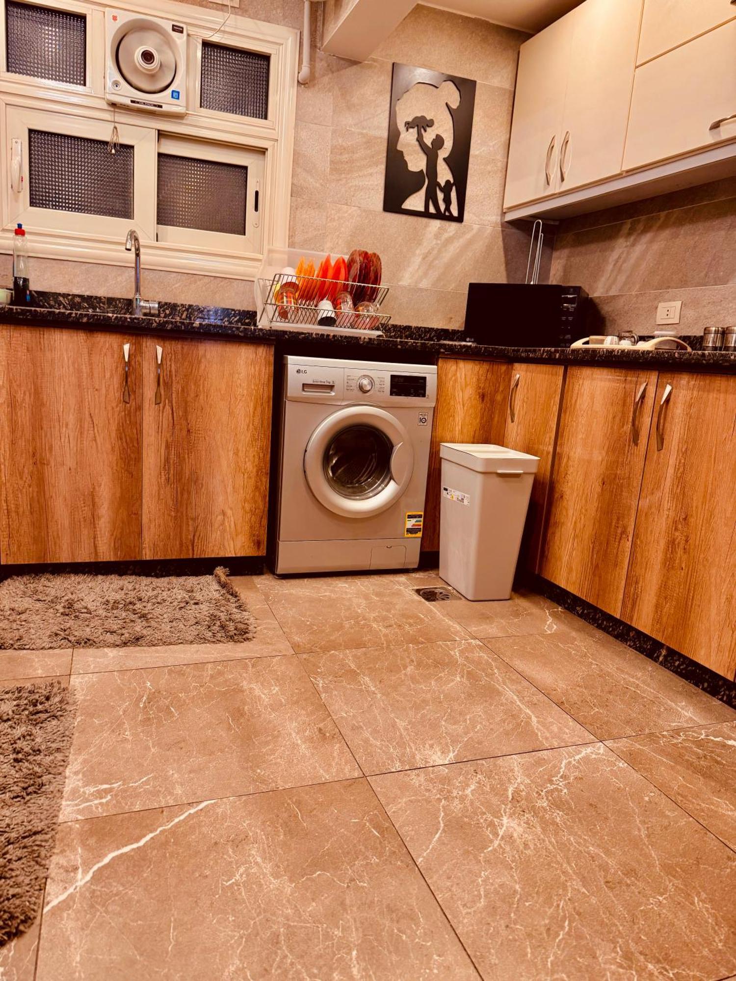 شقه فاخرة بإطلالة بانورامية مفروشة للإيجار في شارع لبنان المهندسين Appartement Caïro